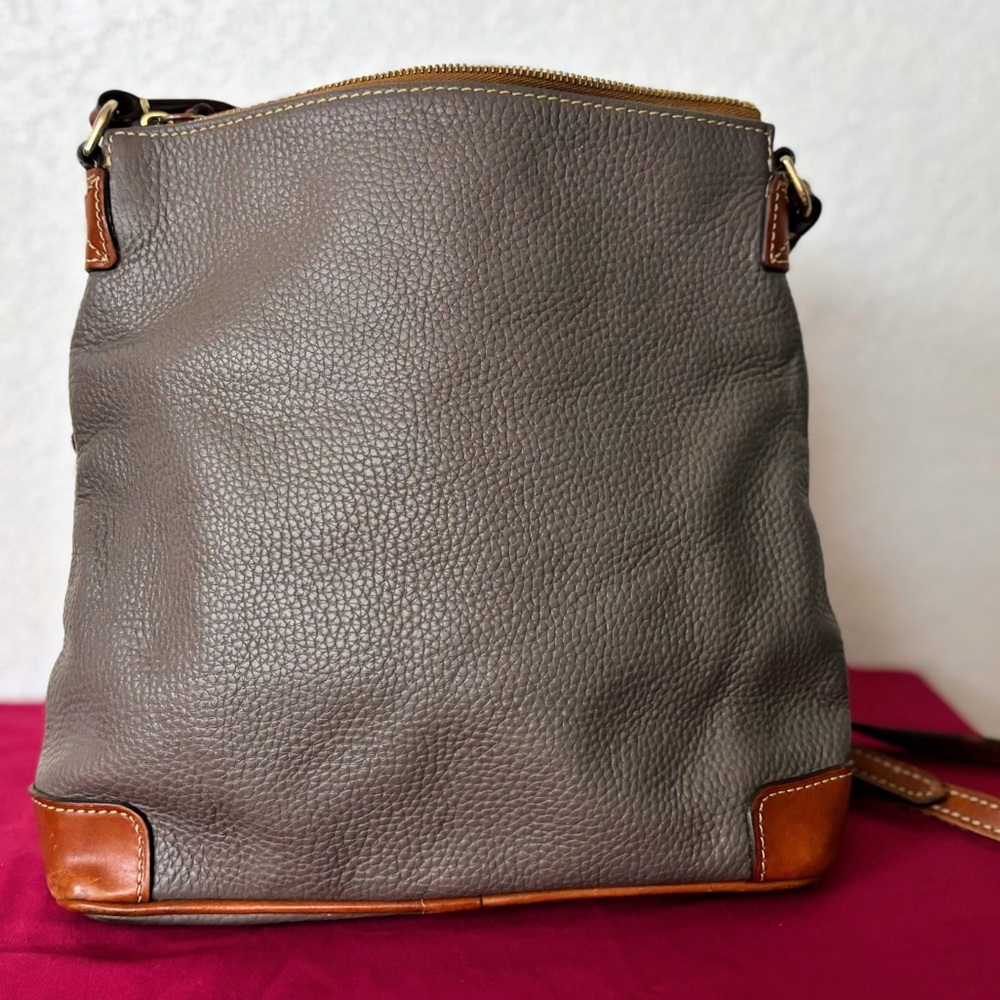Dooney & Bourke 1975 Women's Pebble Grain Leather Crossbody Bag - Picture 13 of 16
